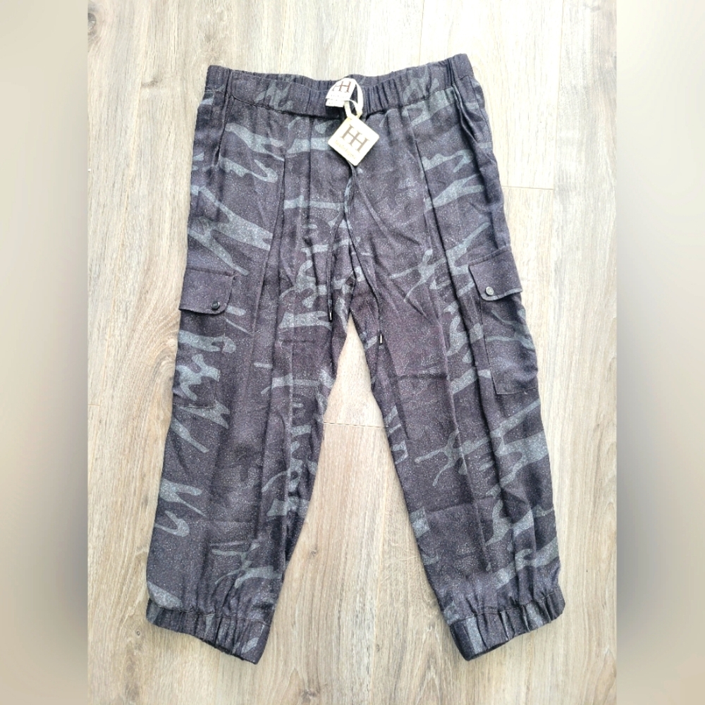 New Haute HIPPIE Camouflage Crop Pants With Sude Pickets Size XS